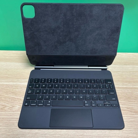 Apple Magic Keyboard for 11" iPad Pro, iPad Air 11" 4th/5th Gen. - Picture 6 of 6